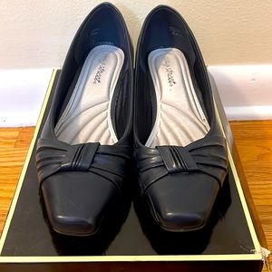Easy street waive women’s dress pumps, navy blue, size 8W, so comfy for work